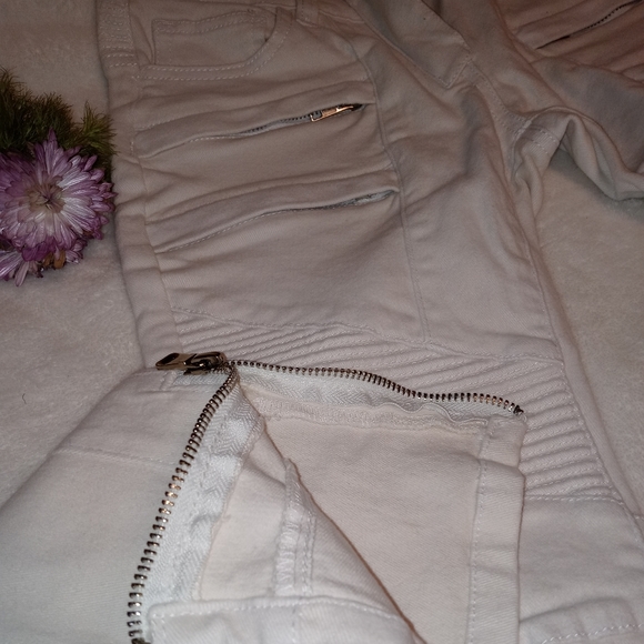 Luxury Style Demi Jeans - Picture 3 of 3